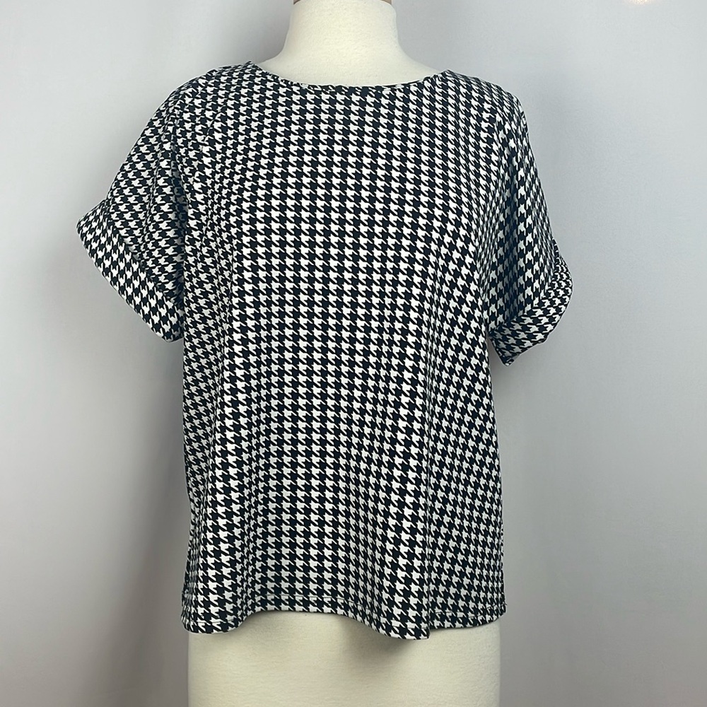 Melloday Houndstooth Short Sleeve Cuffed Top